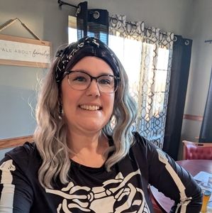 Meet your Posher, Laura